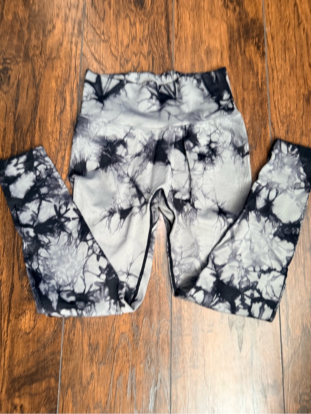Scrunch Butt Tie-Dye Black & Gray High-Waist Performance Leggings